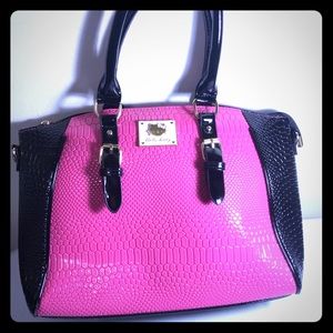 🌸 Hello Kitty 2-way Sling Bag Alma type🌸